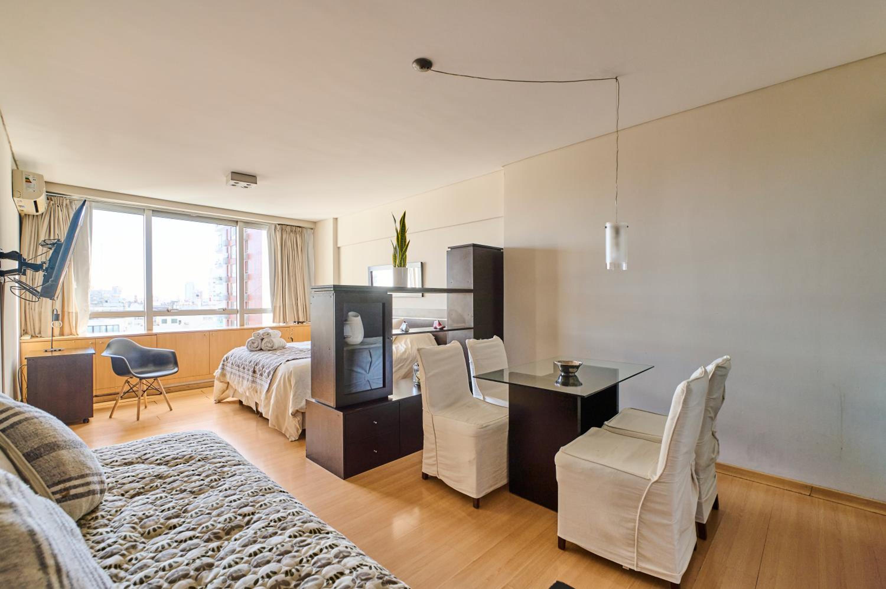 Recoleta: Elegance, Pool and Prime Location