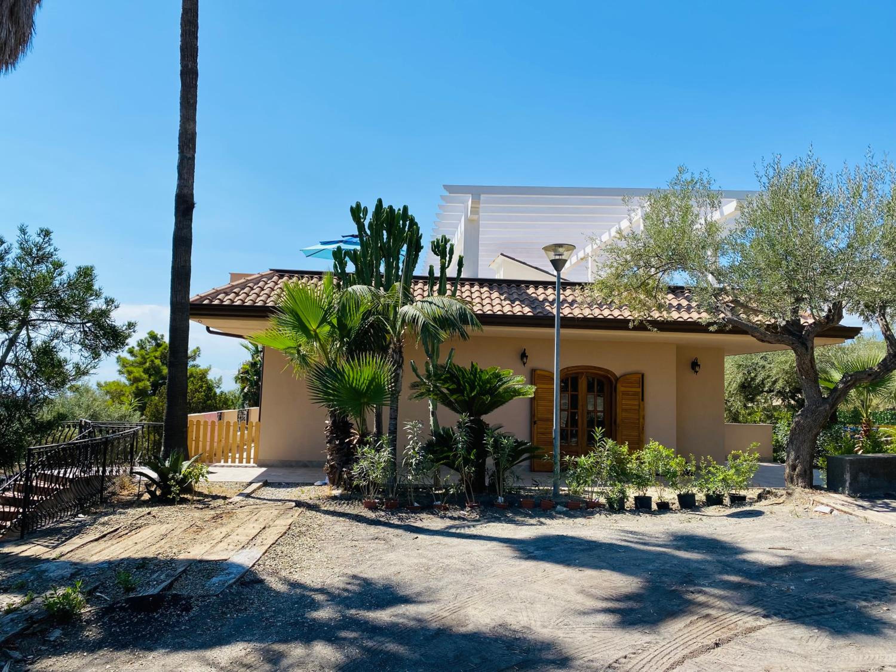 LUXURY VILLA Vittorianna Etna- Taormina & Seaview with Pool