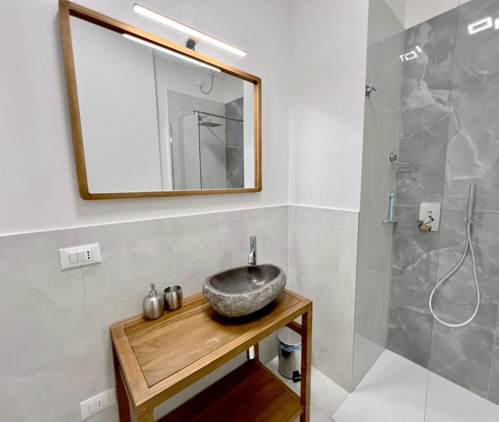 Frame of Verona Apartments photo 3