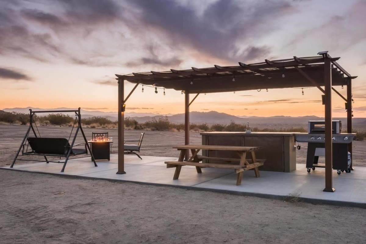 Estrella Perdida - Joshua Tree Off-Grid Soaking Tub view 2