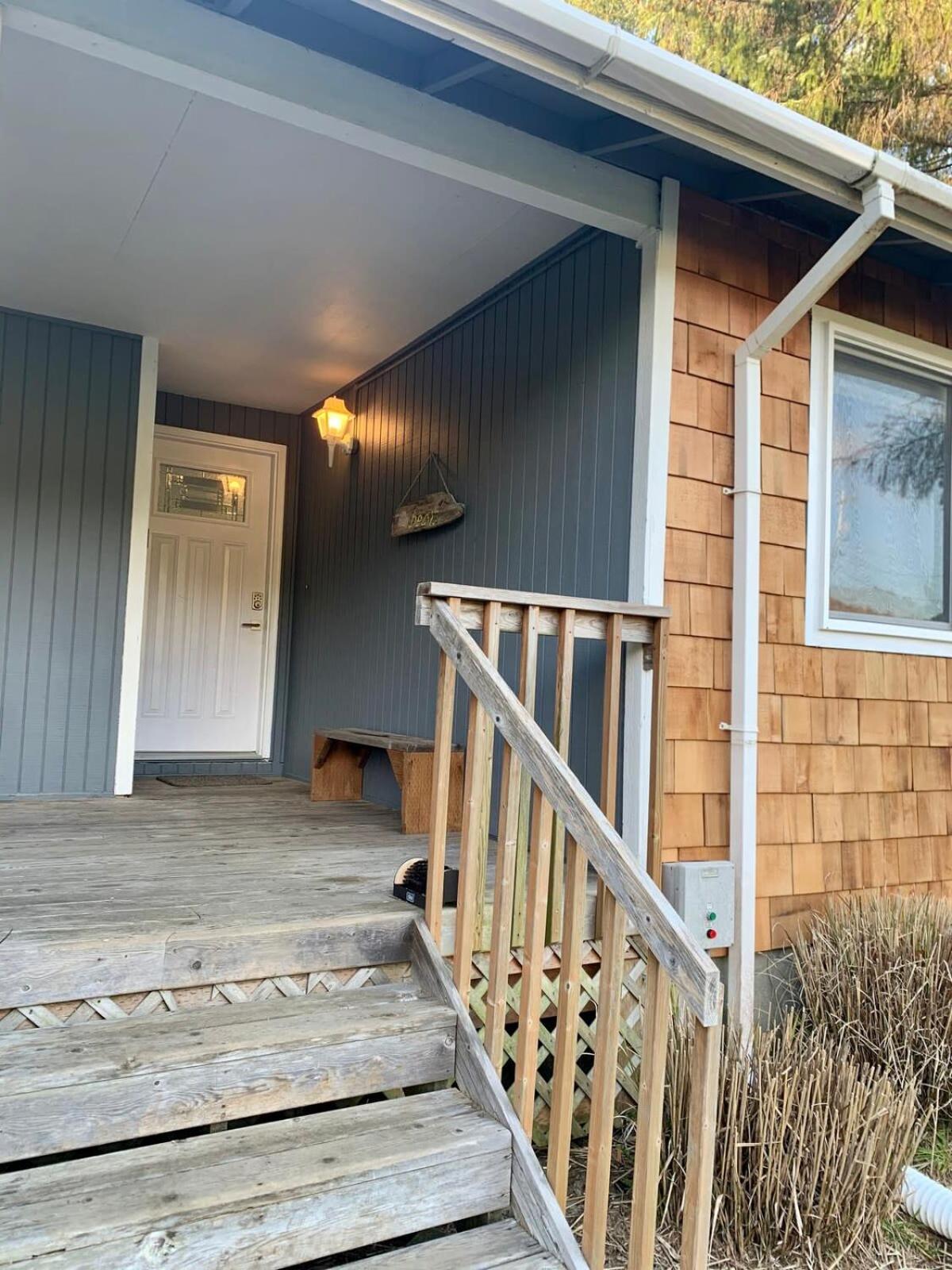 #StayInMyDistrict Cozy Rockaway Beach Cottage