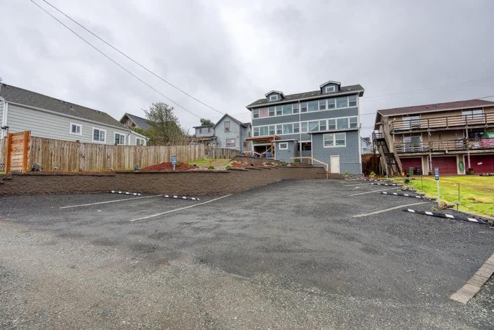 #StayinMyDistrict Historic Apartment Near Downtown