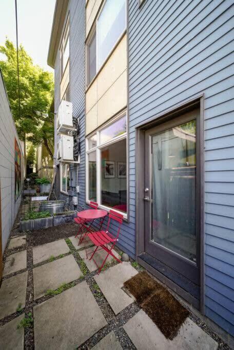 #StayinMyDistrict Buckman Open Loft-Style Townhome view 3