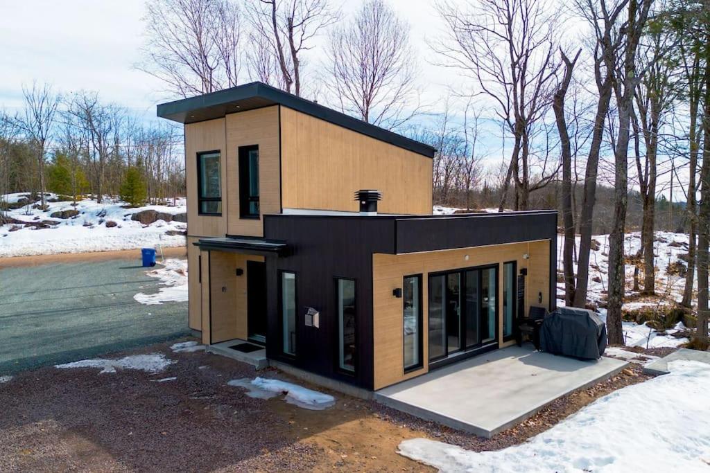 Chalet Élios , Private Hot Tub & Games, Golf & Nature