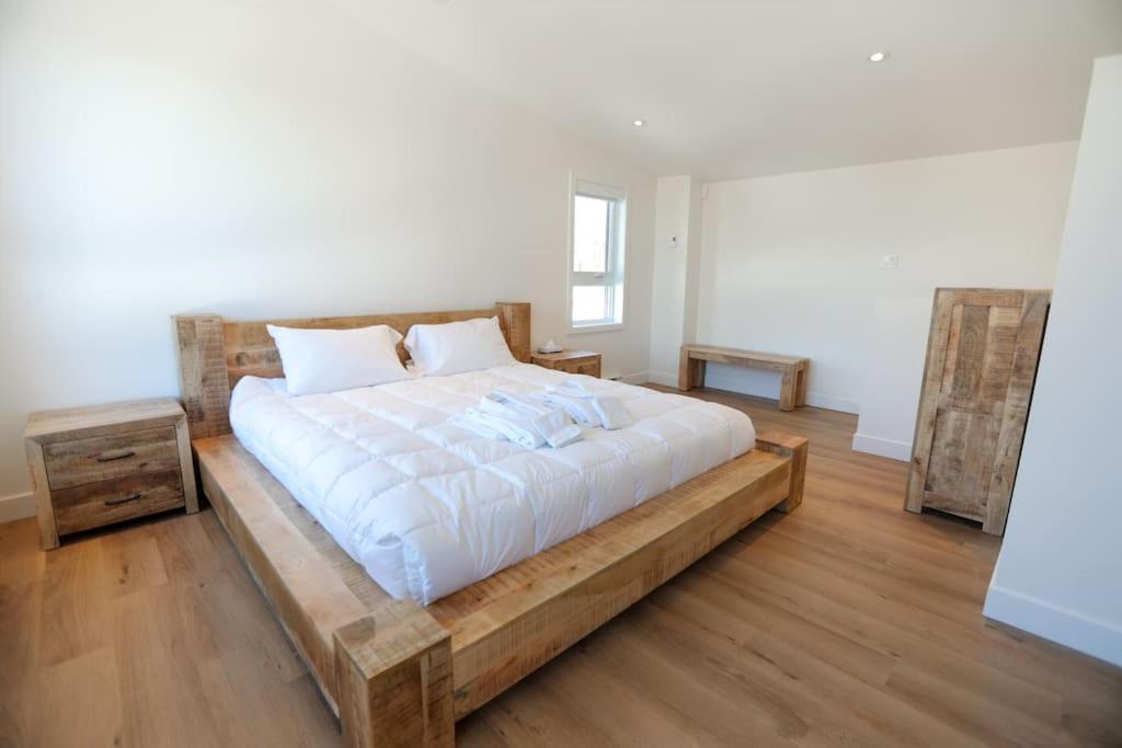 Chalet Élios , Private Hot Tub & Games, Golf & Nature