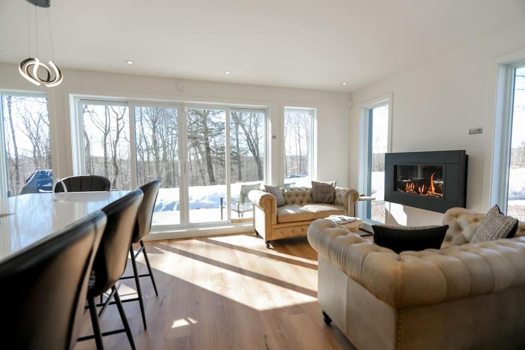 Chalet Élios , Private Hot Tub & Games, Golf & Nature