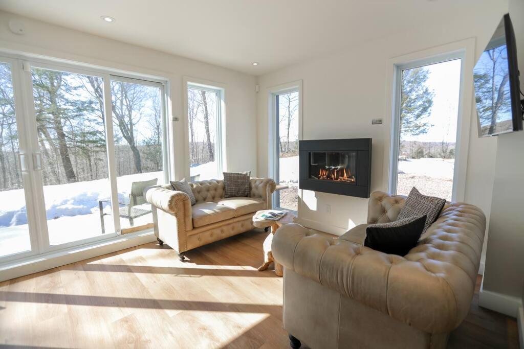 Chalet Élios , Private Hot Tub & Games, Golf & Nature