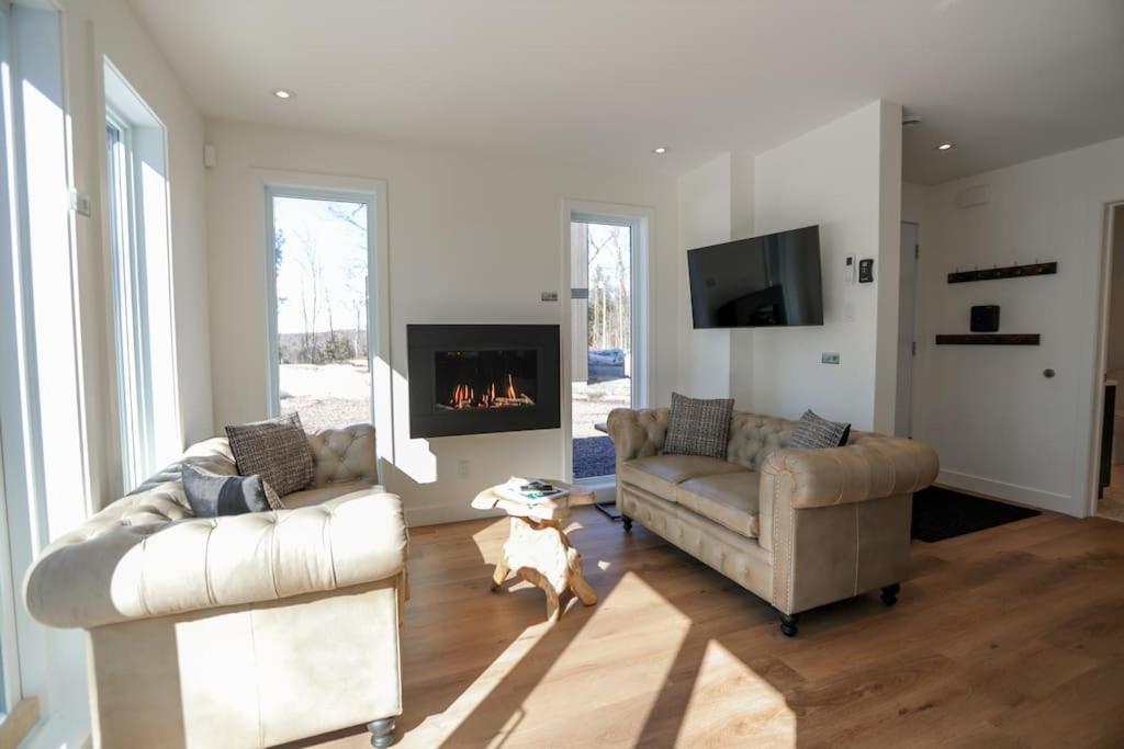 Chalet Élios , Private Hot Tub & Games, Golf & Nature