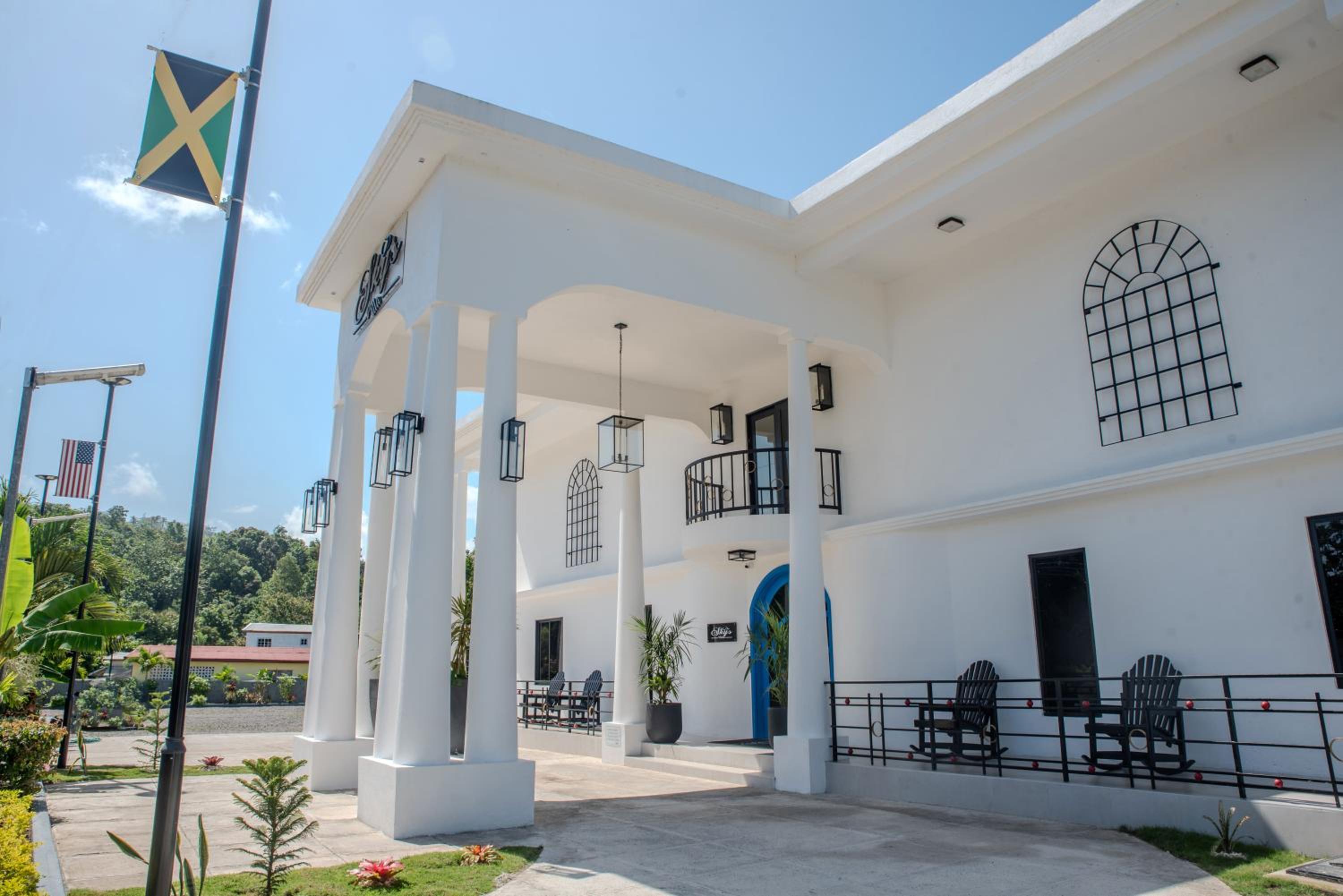 Hotel Sky's Villa Resort - Image 1