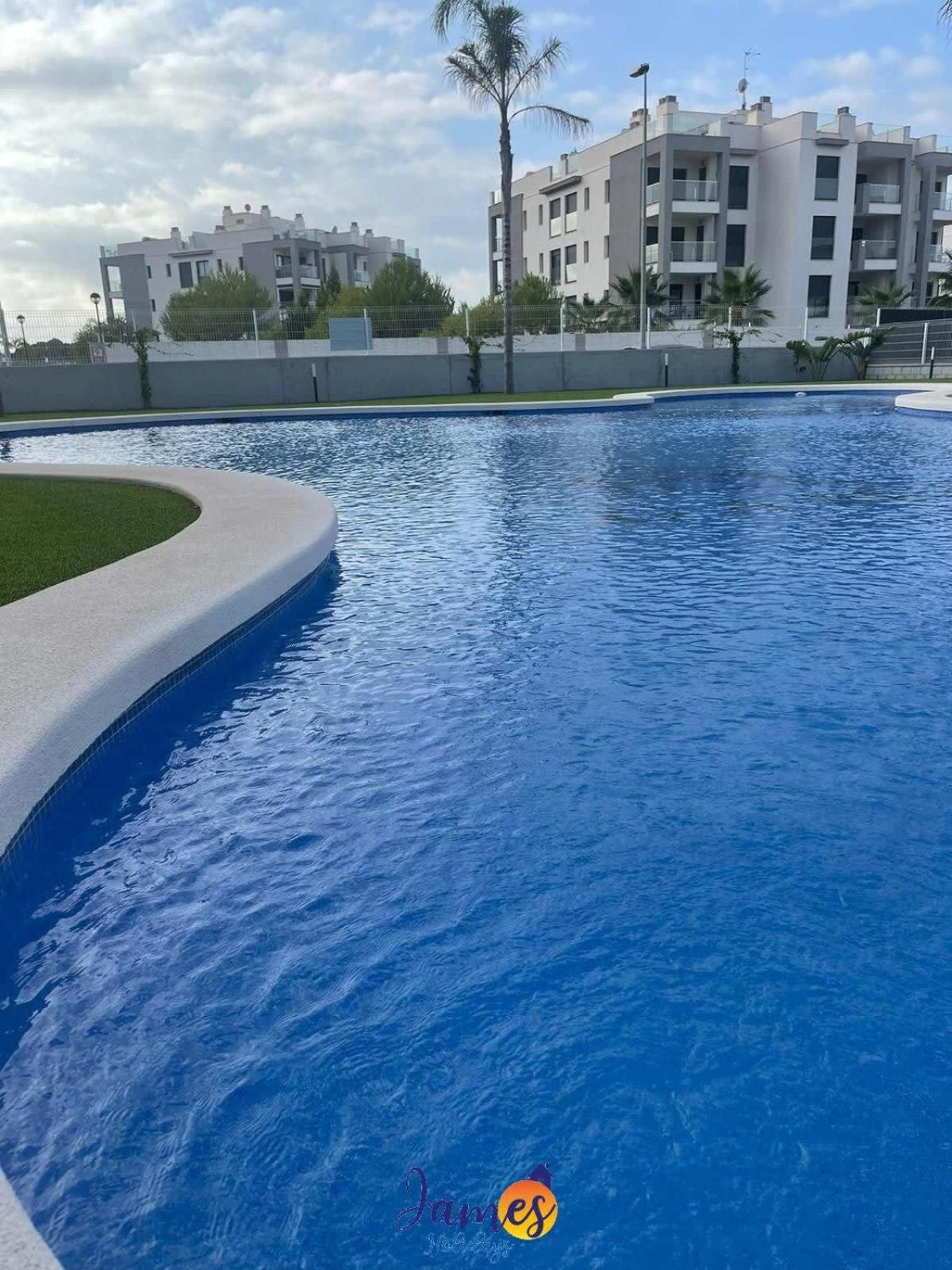 Modern Two Bedroom Apartment with Com Pool VM46 view 4
