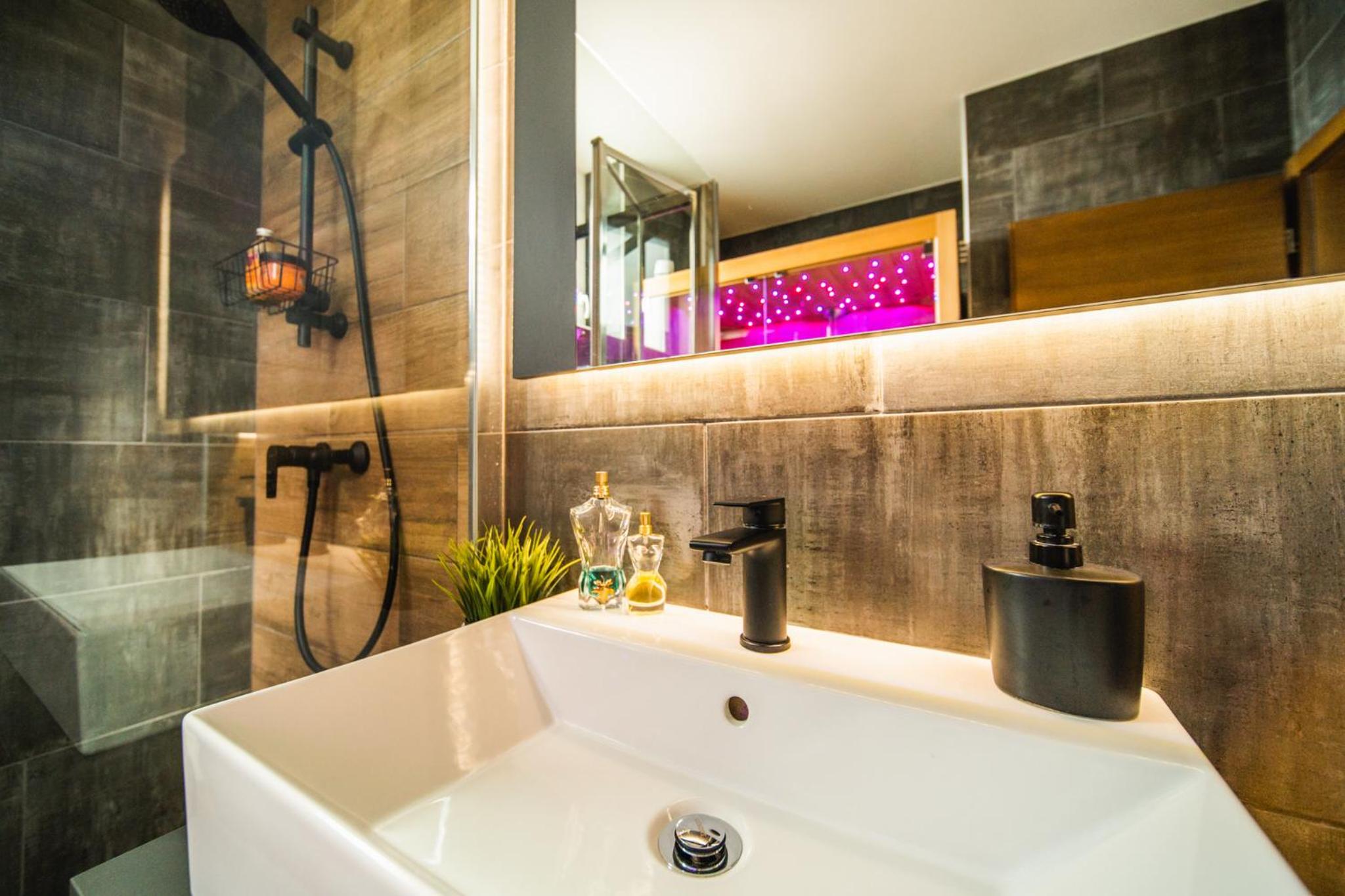 K Relax Place, Varaždinske Toplice, modern home with Sauna, Jacuzzi, WIFI