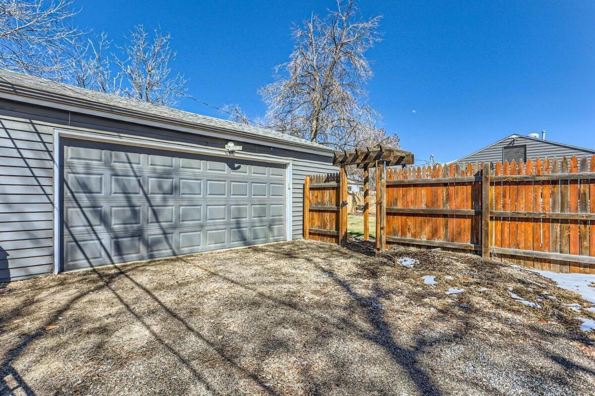 3BD Family Friendly Walk to Huston Lake view 2