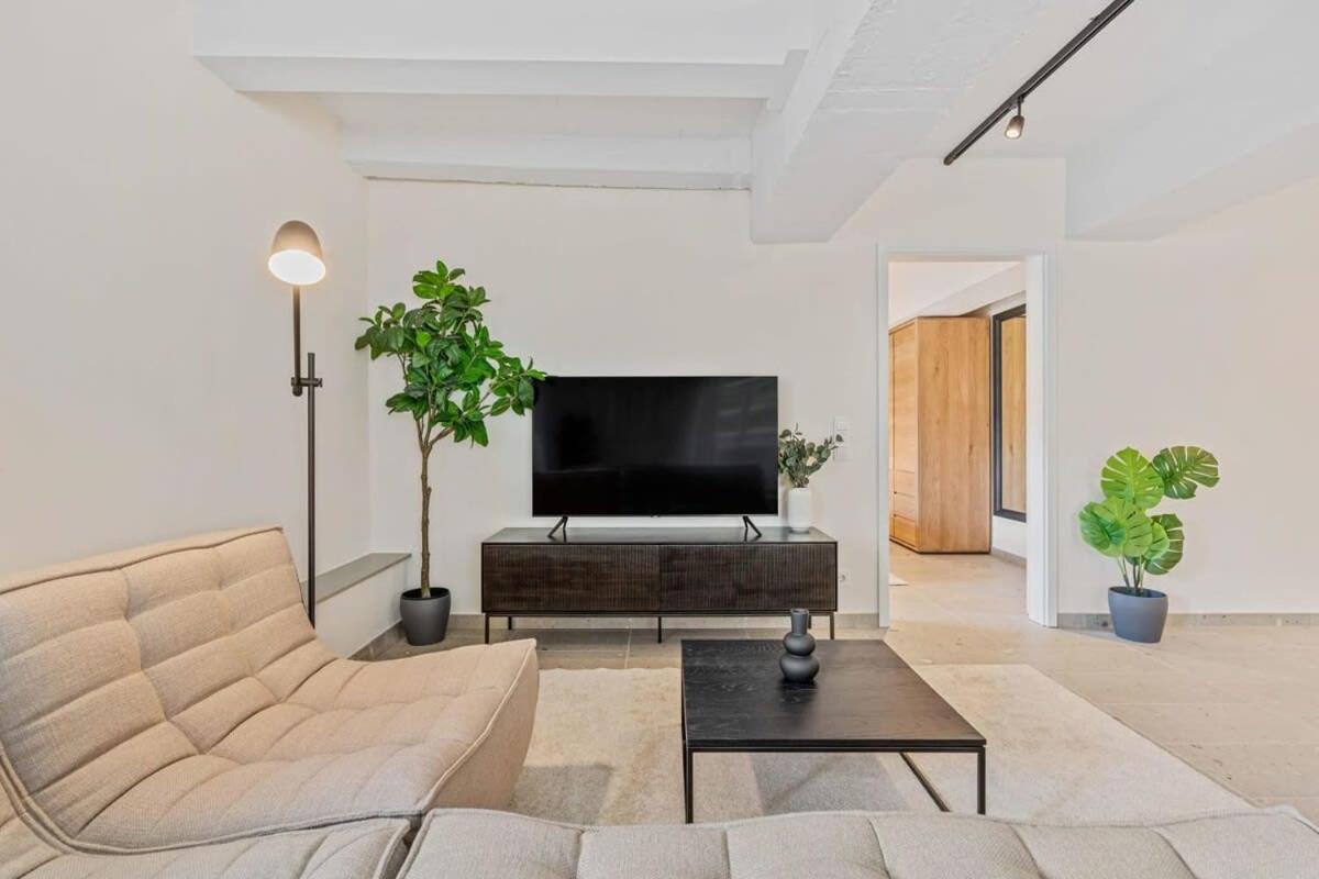 Modern Apartments in Clausen with WiFi, Kitchen & Workspace view 3