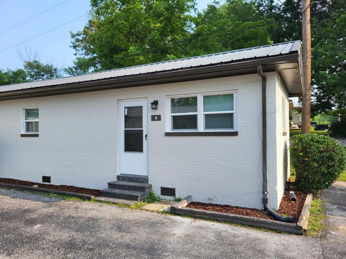 Charming 1BR Efficiency Apt Near TTU & Downtown view 2