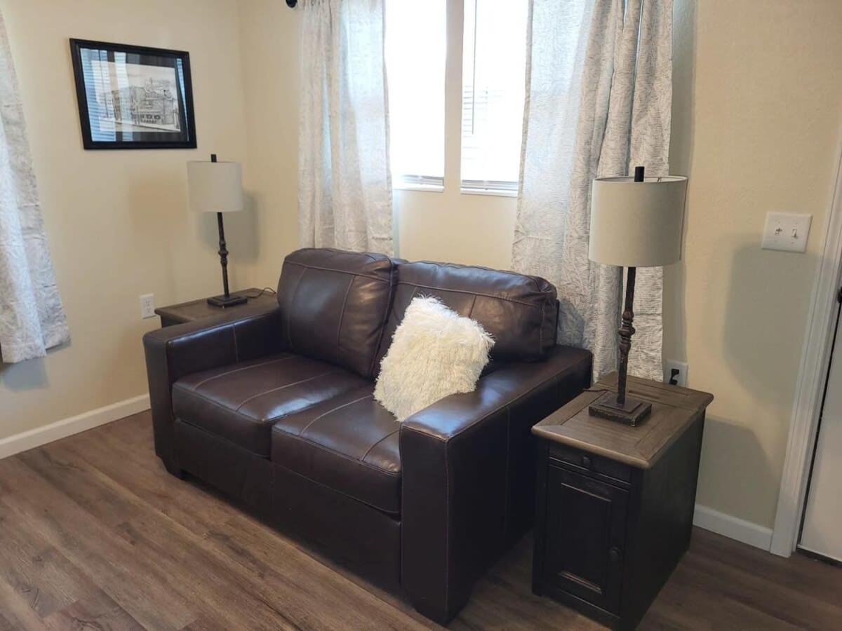 Charming 1BR Efficiency Apt Near TTU & Downtown view 4