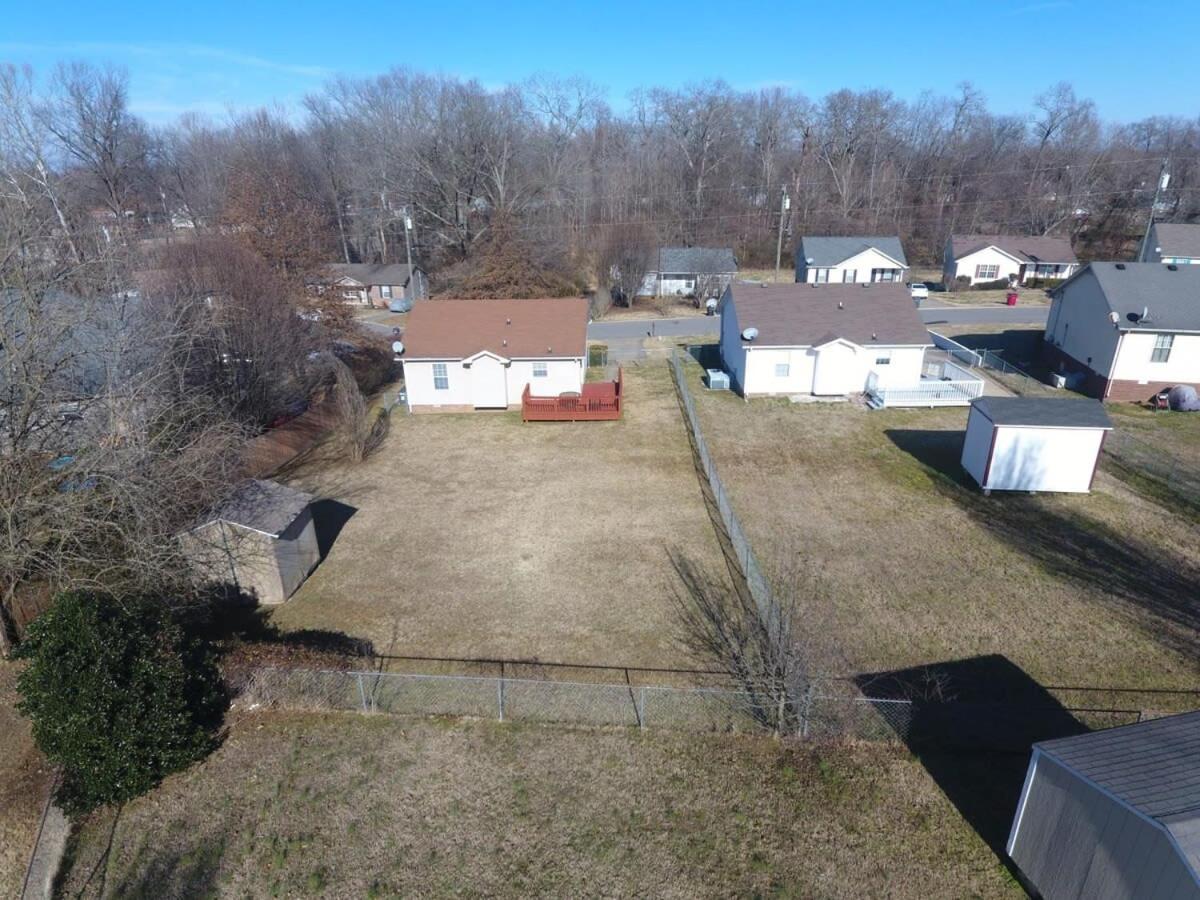 Beautiful cul-de-sac home with a fenced in yard! view 3