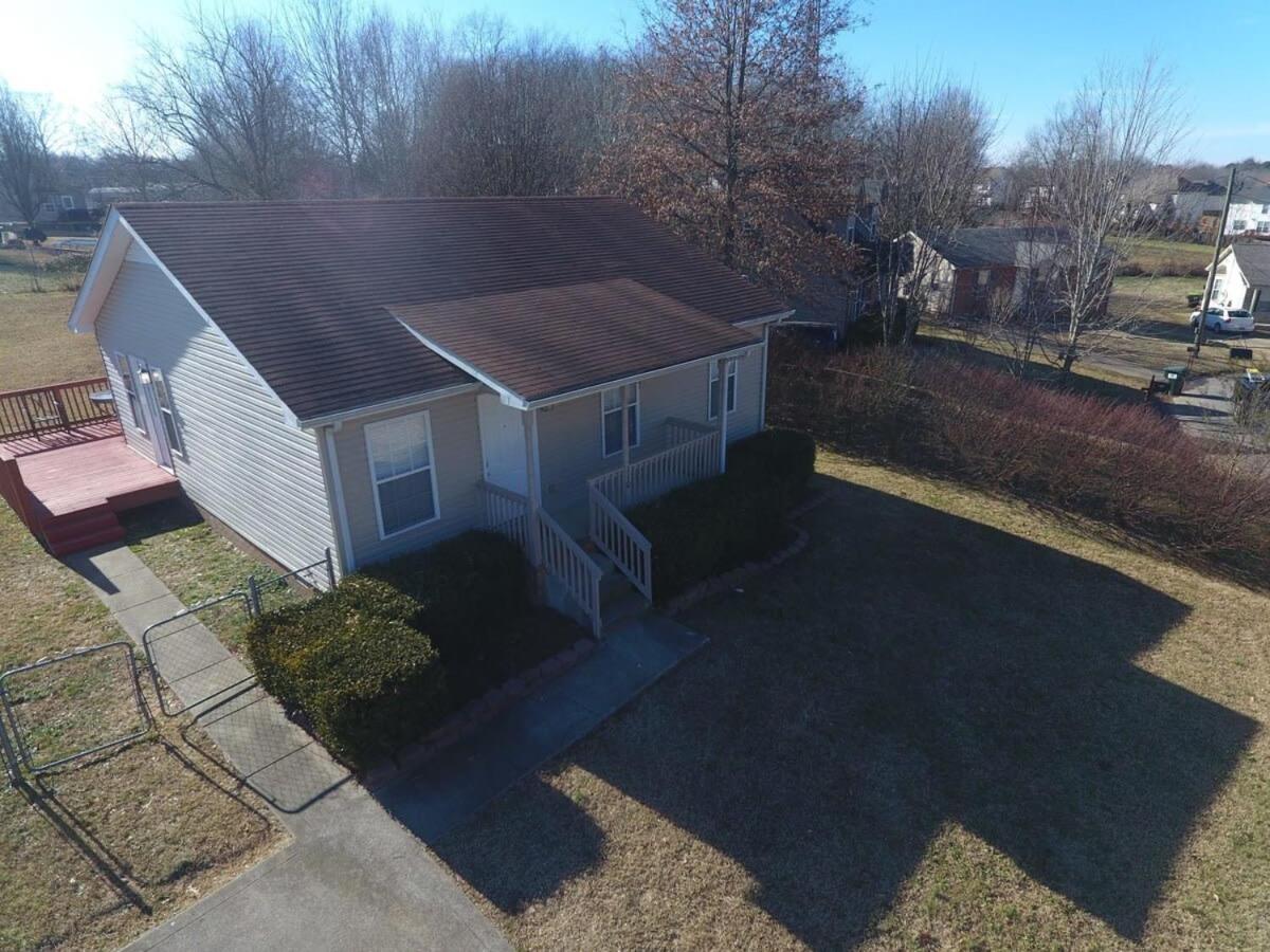 Beautiful cul-de-sac home with a fenced in yard! view 2