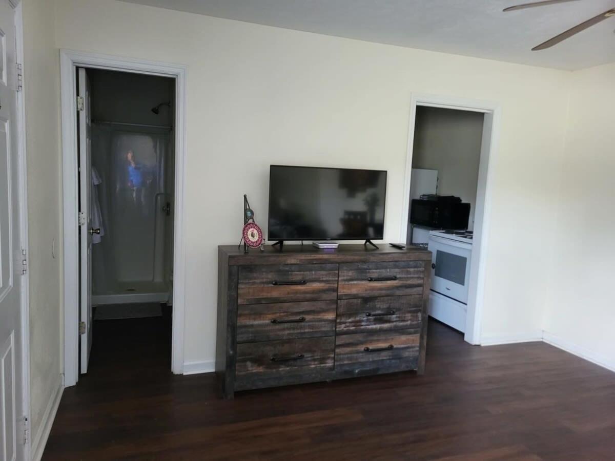 Music Studio Getaway, Close to Entertainment! view 4