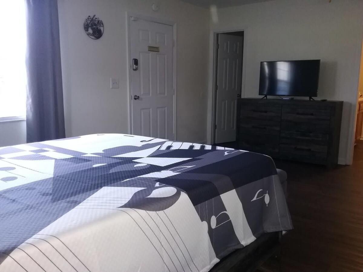 Music Studio Getaway, Close to Entertainment! view 5