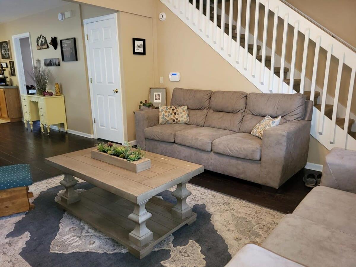 Cozy Pigeon Forge home w hot tub near river view 5