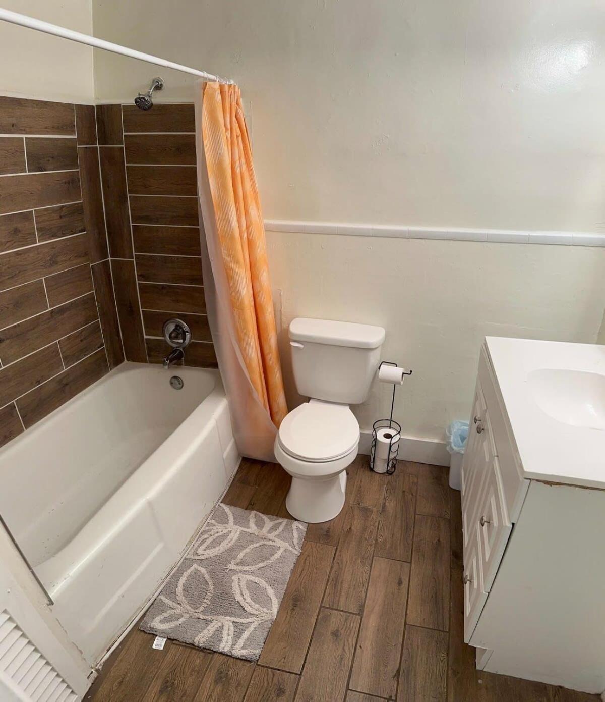 Charming 3-Bed, 1,5 Bath Home - Entire Space Just for You! view 4