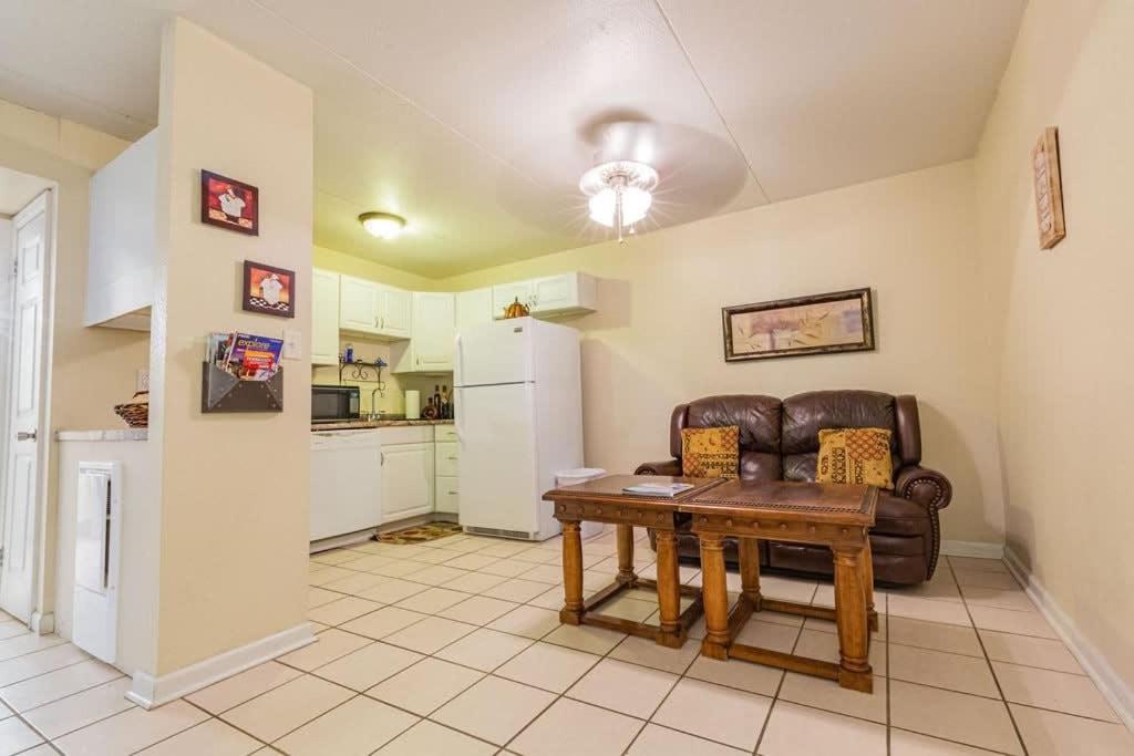 2-bed, 1-bath apartment near I-24, Great location view 2