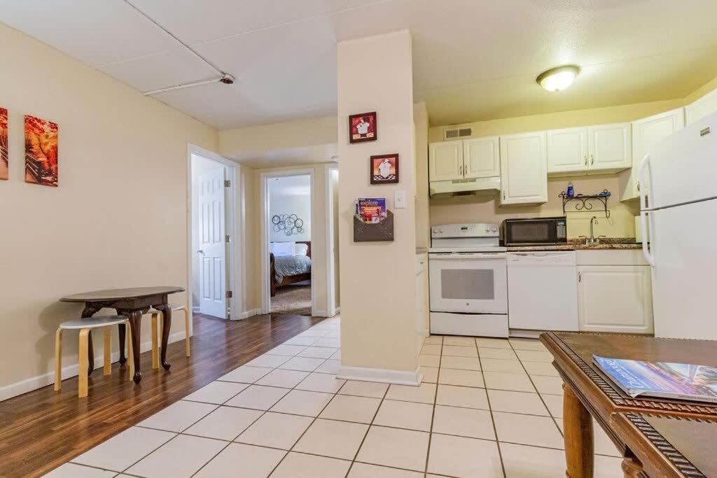2-bed, 1-bath apartment near I-24, Great location view 5