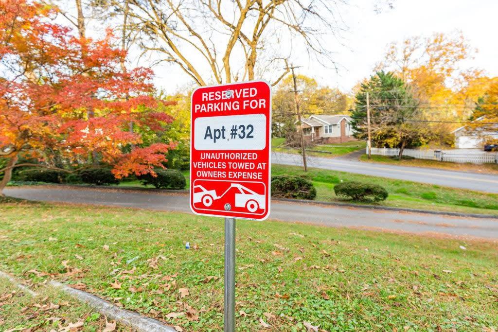2 Bed/ 1 Bath efficiency Apartment- Close to Downtown! view 2