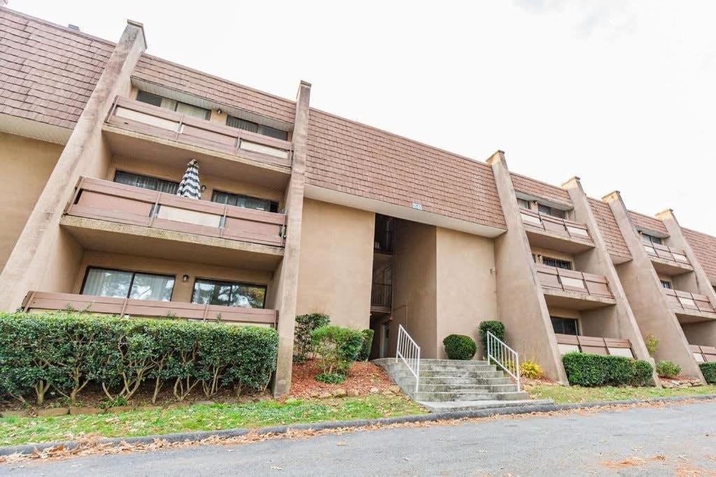 2 Bed/ 1 Bath efficiency Apartment- Close to Downtown! view 4