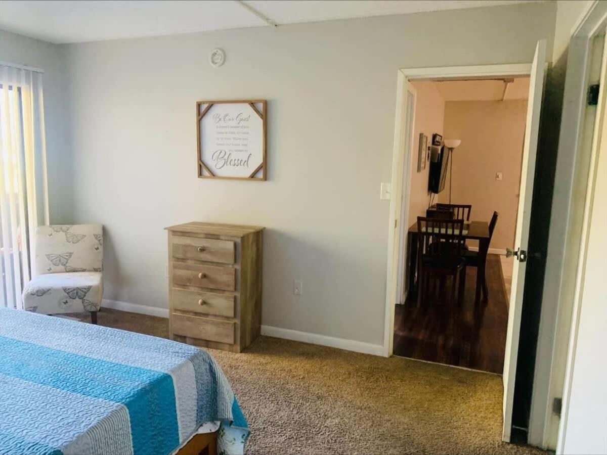 2 Bed/ 1 Bath efficiency Apartment- Close to Downtown! view 5