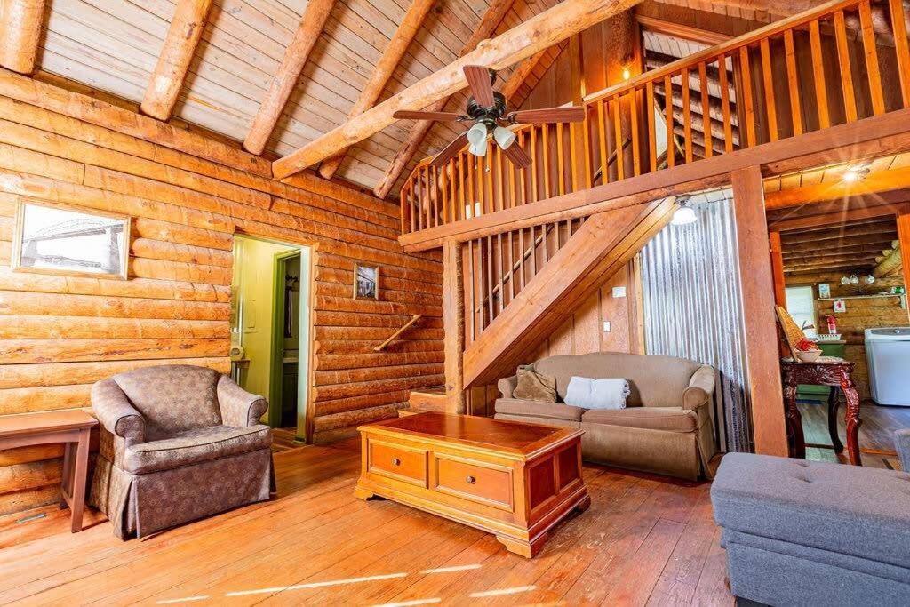 Genuine log cabin minutes away from Chattanooga's top attractions view 3