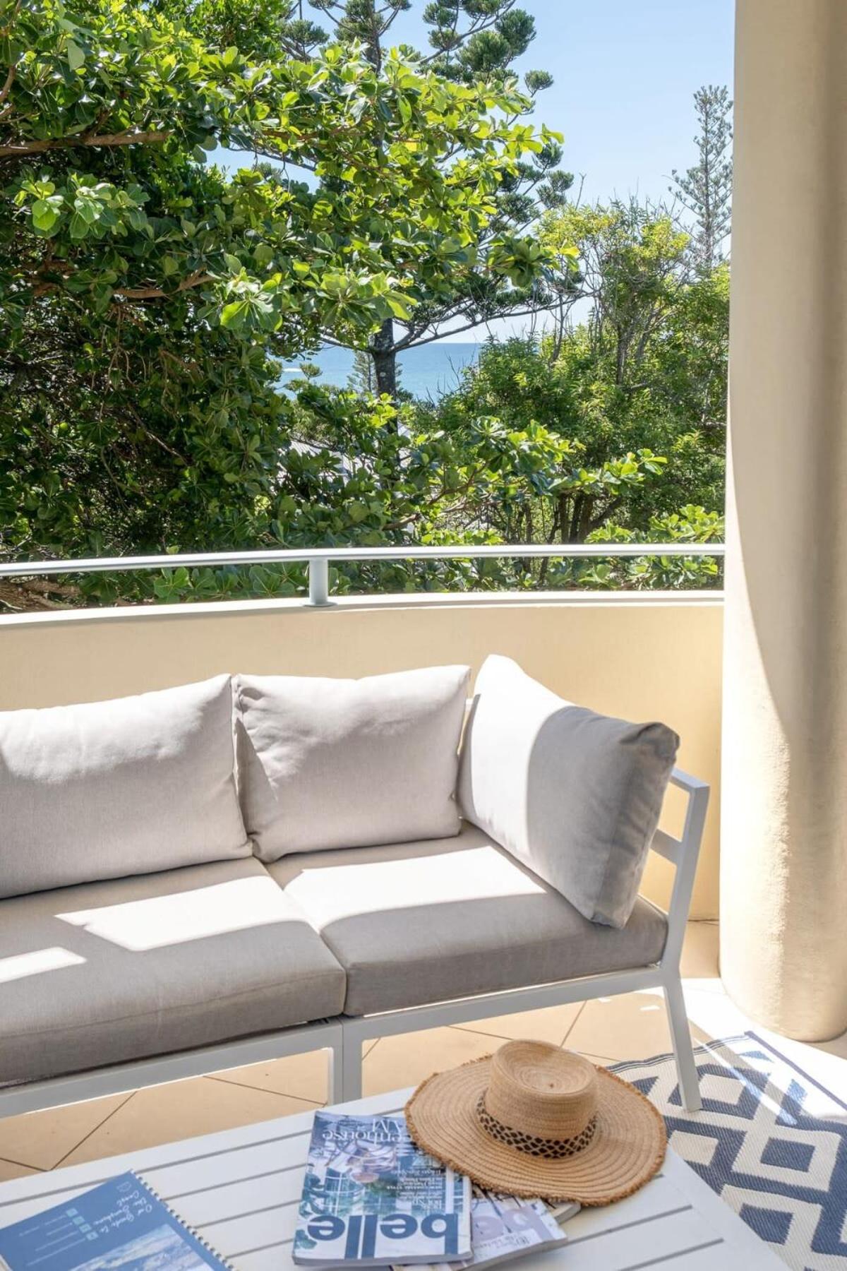 Live like a local In The Heart of Moffat Beach view 3