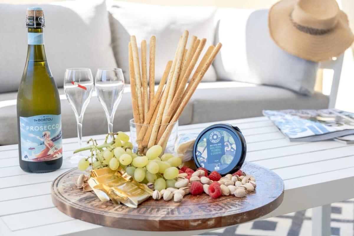 Live like a local In The Heart of Moffat Beach view 4