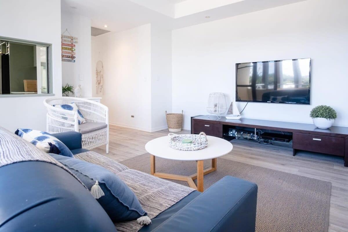Live like a local In The Heart of Moffat Beach view 5