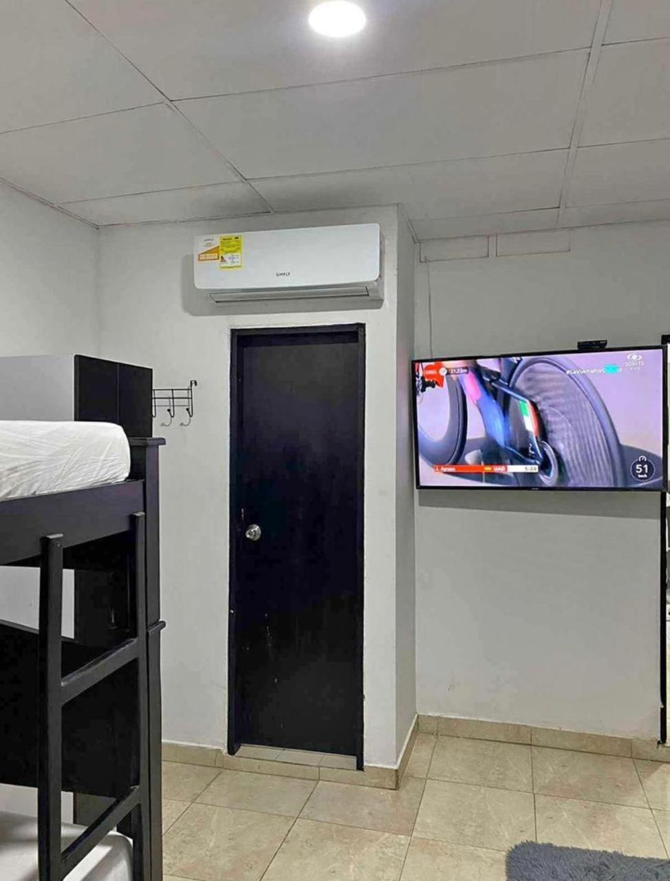 APARTAESTUDIO 4 PERSONAS - AIRE ACONDICIONADO