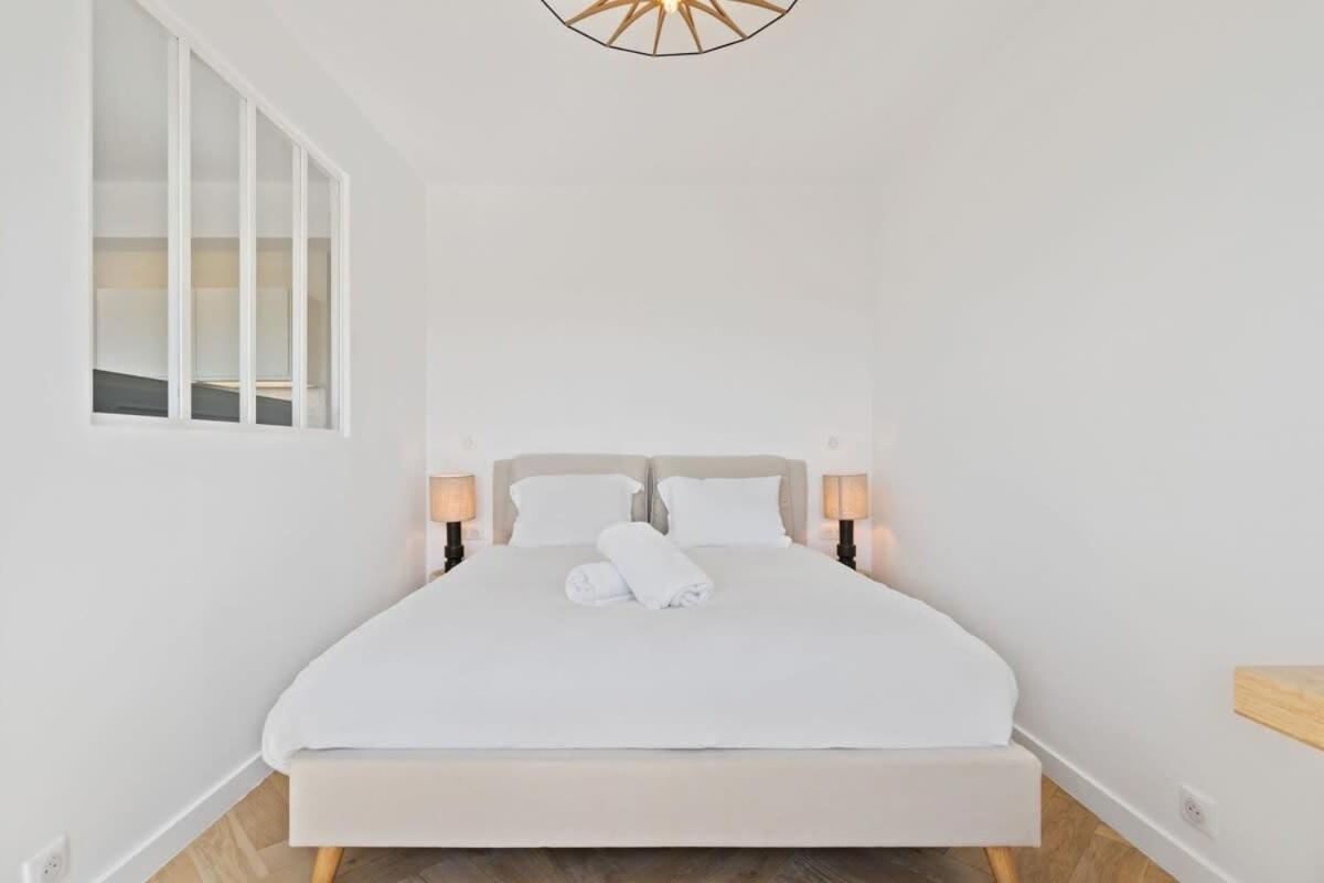 Modern Studio with Kitchen in Prime Location view 4