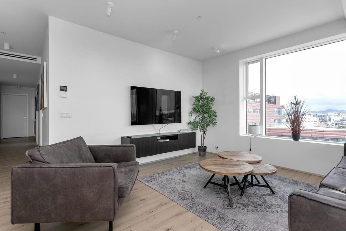 Spacious 3BR Apartment with 2 bathrooms by Heimaleiga view 4