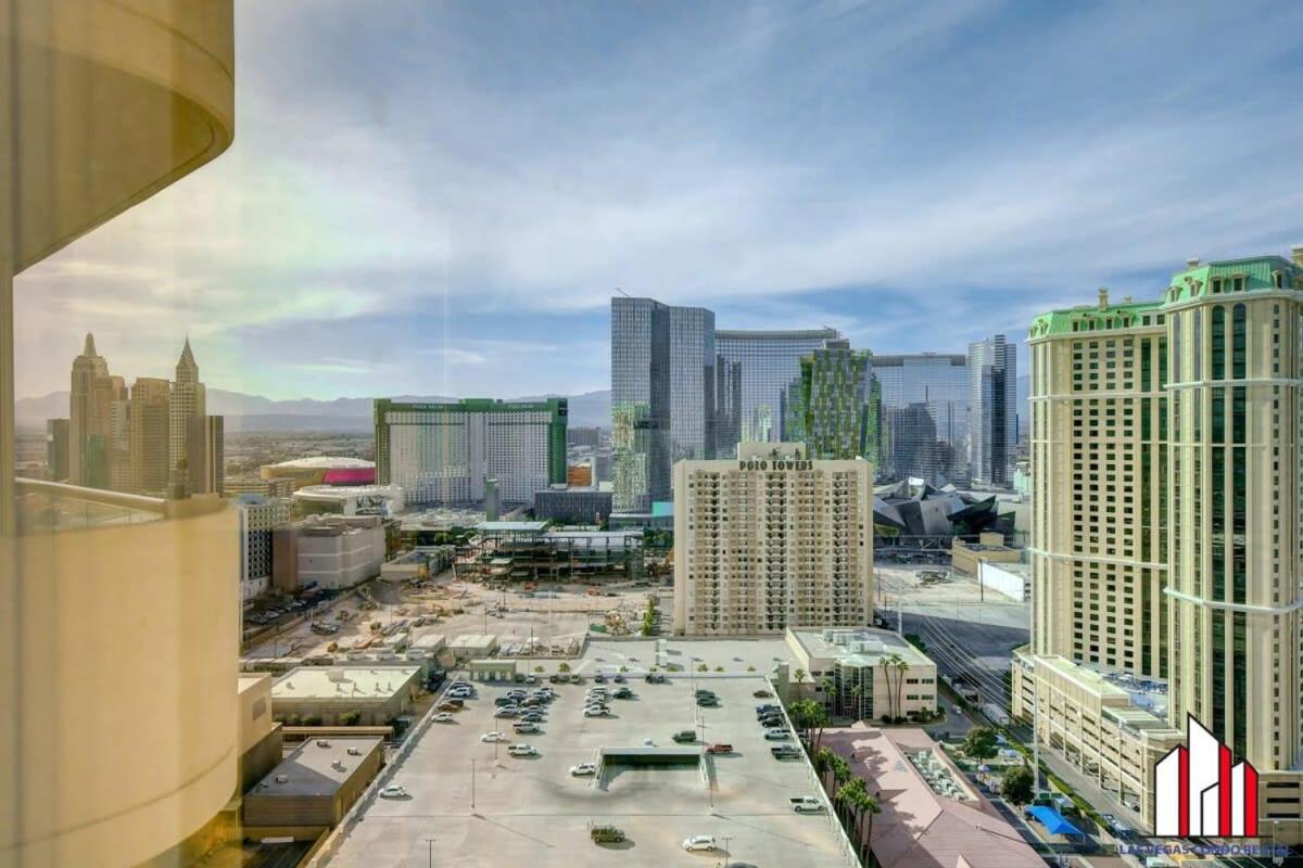 MGM Signature-25-609 Strip View Jacuzzi Studio view 3