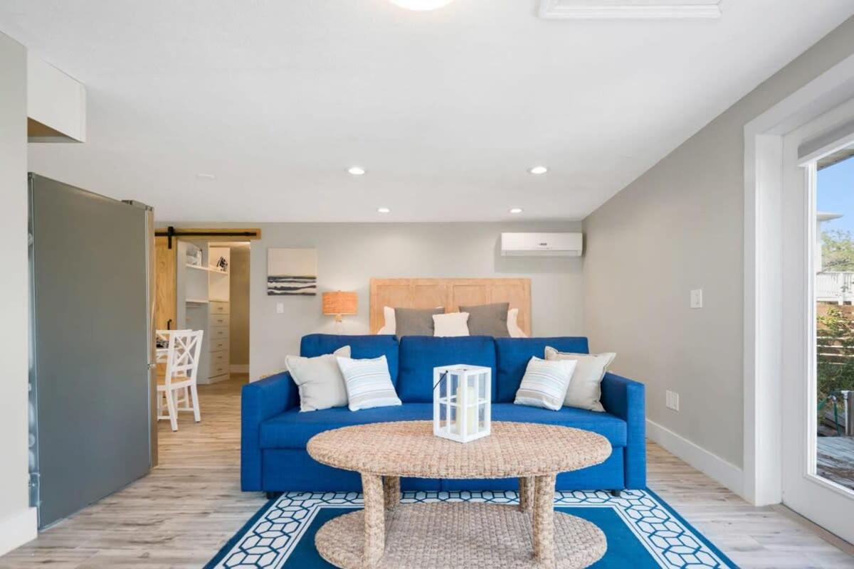 Coral Cottage, Stylish Studio Suite on Canal, Walkable to Beach, Private Parking view 2