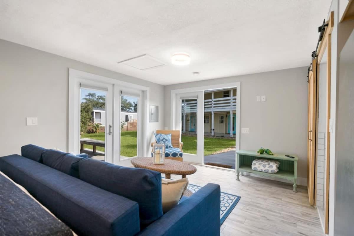 Coral Cottage, Stylish Studio Suite on Canal, Walkable to Beach, Private Parking view 4