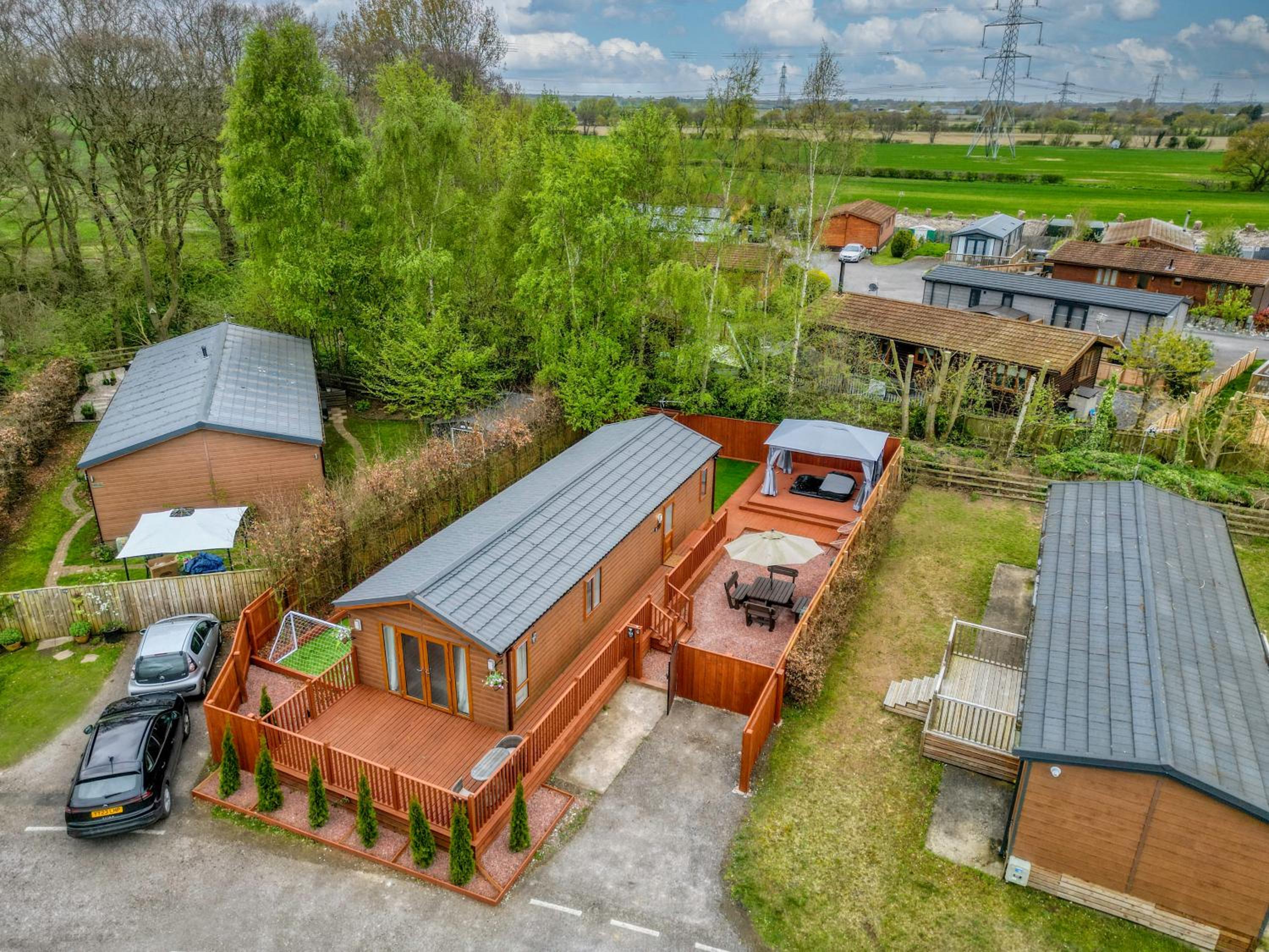 Family Luxury York Cabin Retreat with hot tub