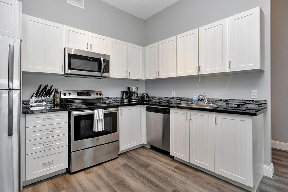 High-end condo downtown Kingston near RMC Queens