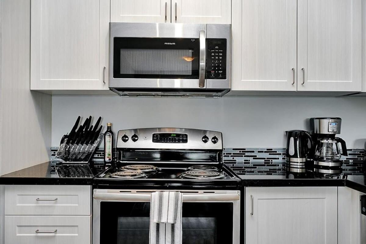 High-end condo downtown Kingston near RMC Queens