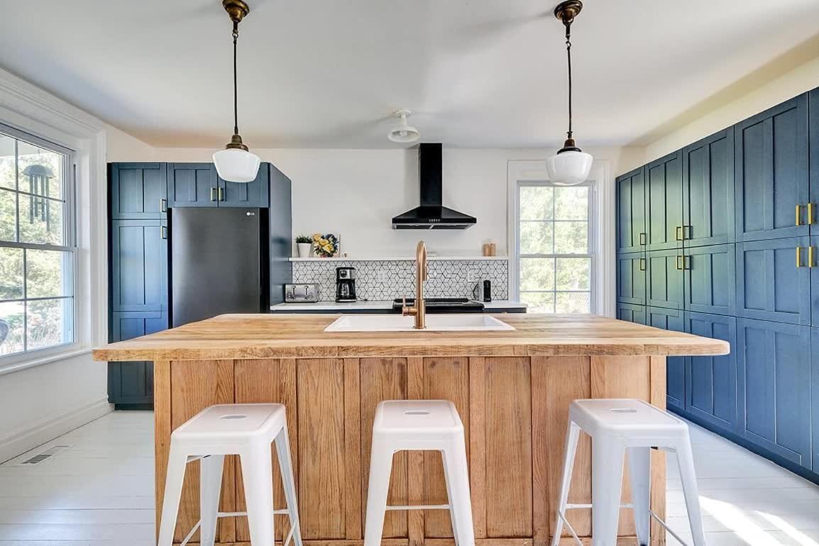 The Gem - Beautiful farmhouse with hot tub