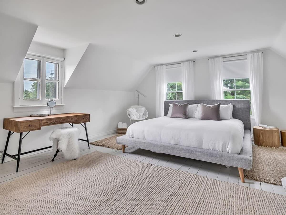 The Gem - Beautiful farmhouse with hot tub