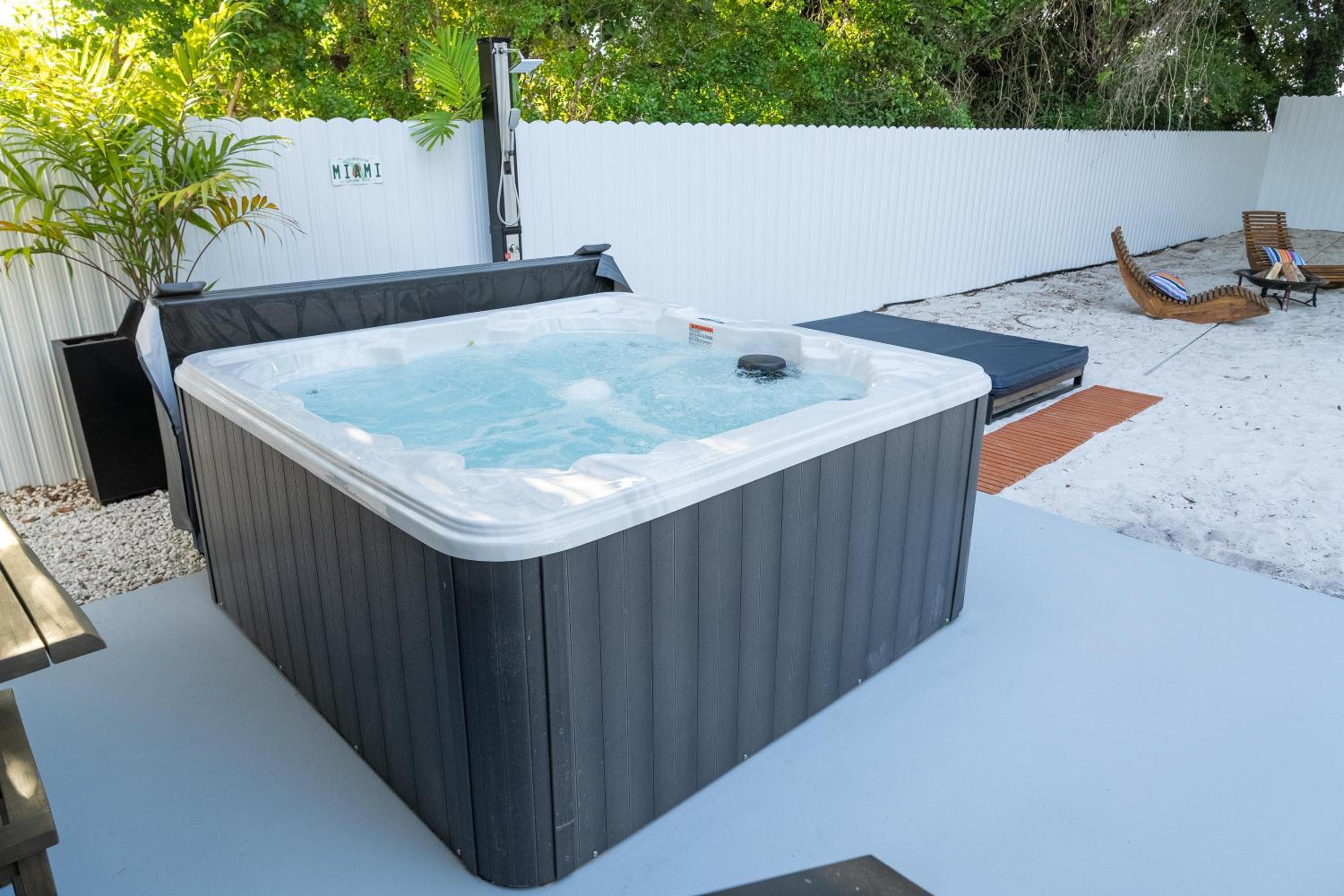 5BR HotTubPoolTableMiniGolf 7 min to Wynwood