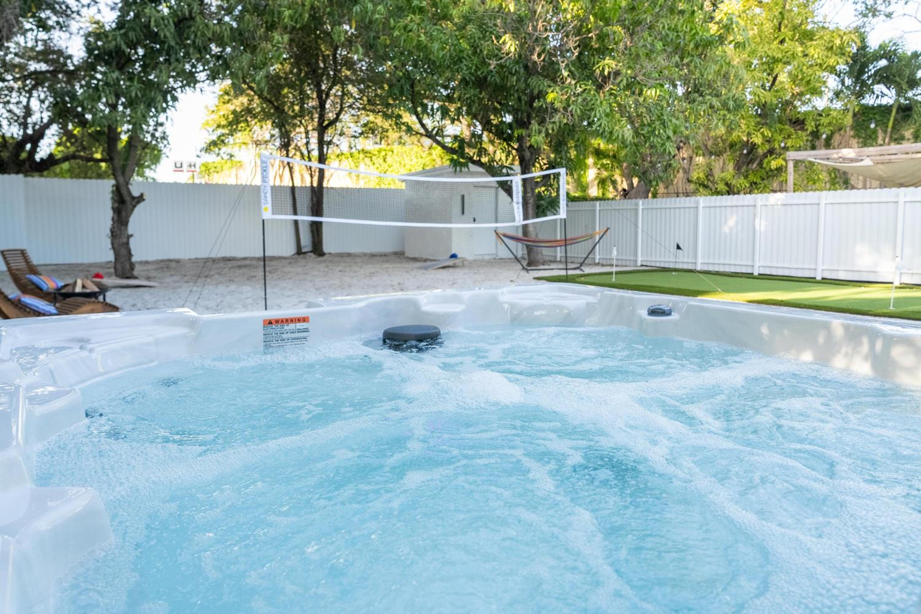 5BR HotTubPoolTableMiniGolf 7 min to Wynwood