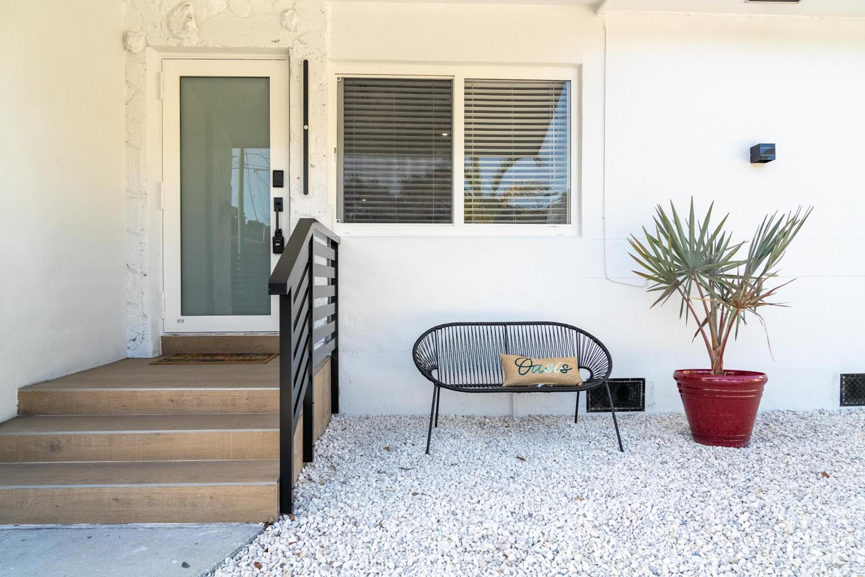 5BR HotTubPoolTableMiniGolf 7 min to Wynwood