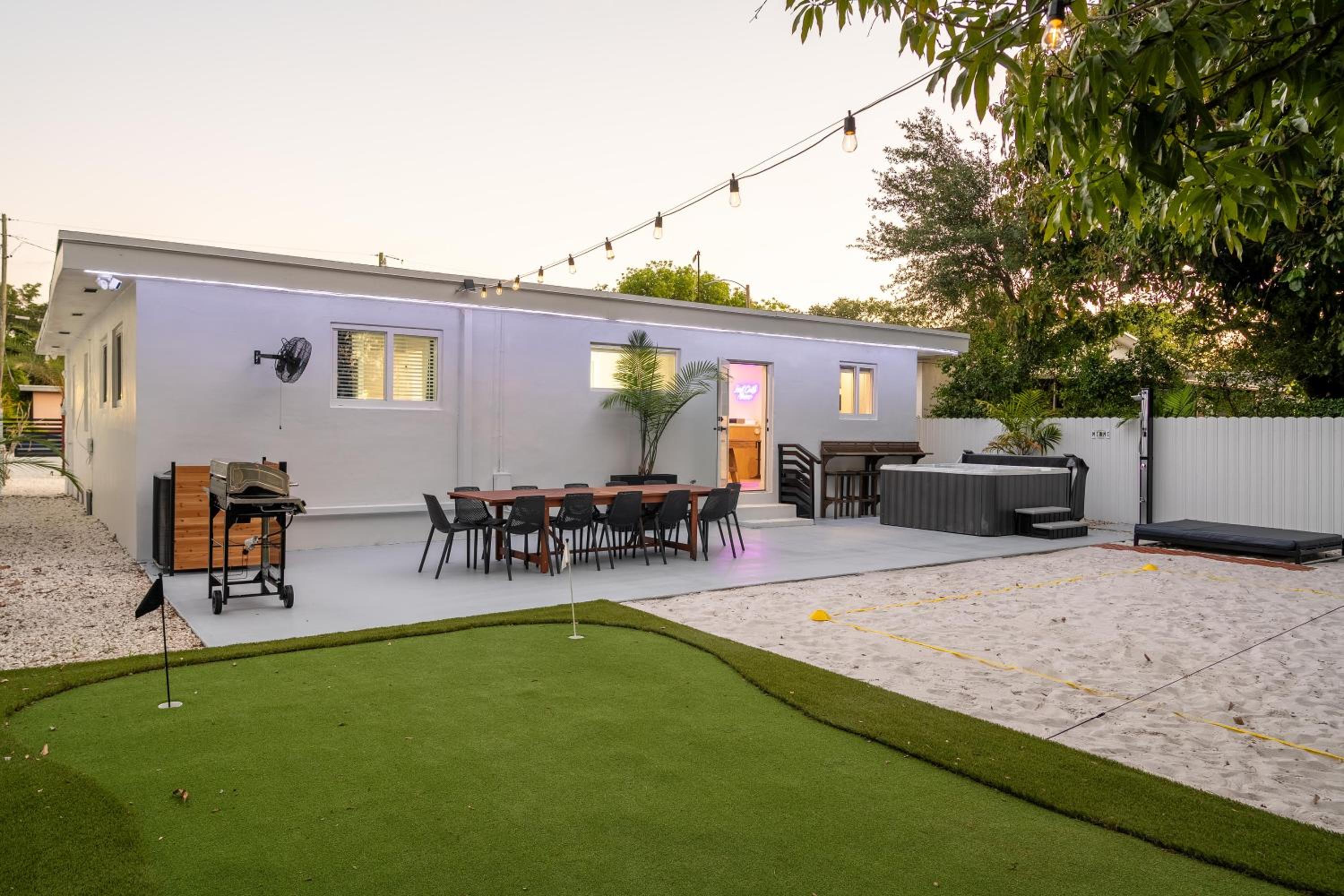 5BR HotTubPoolTableMiniGolf 7 min to Wynwood