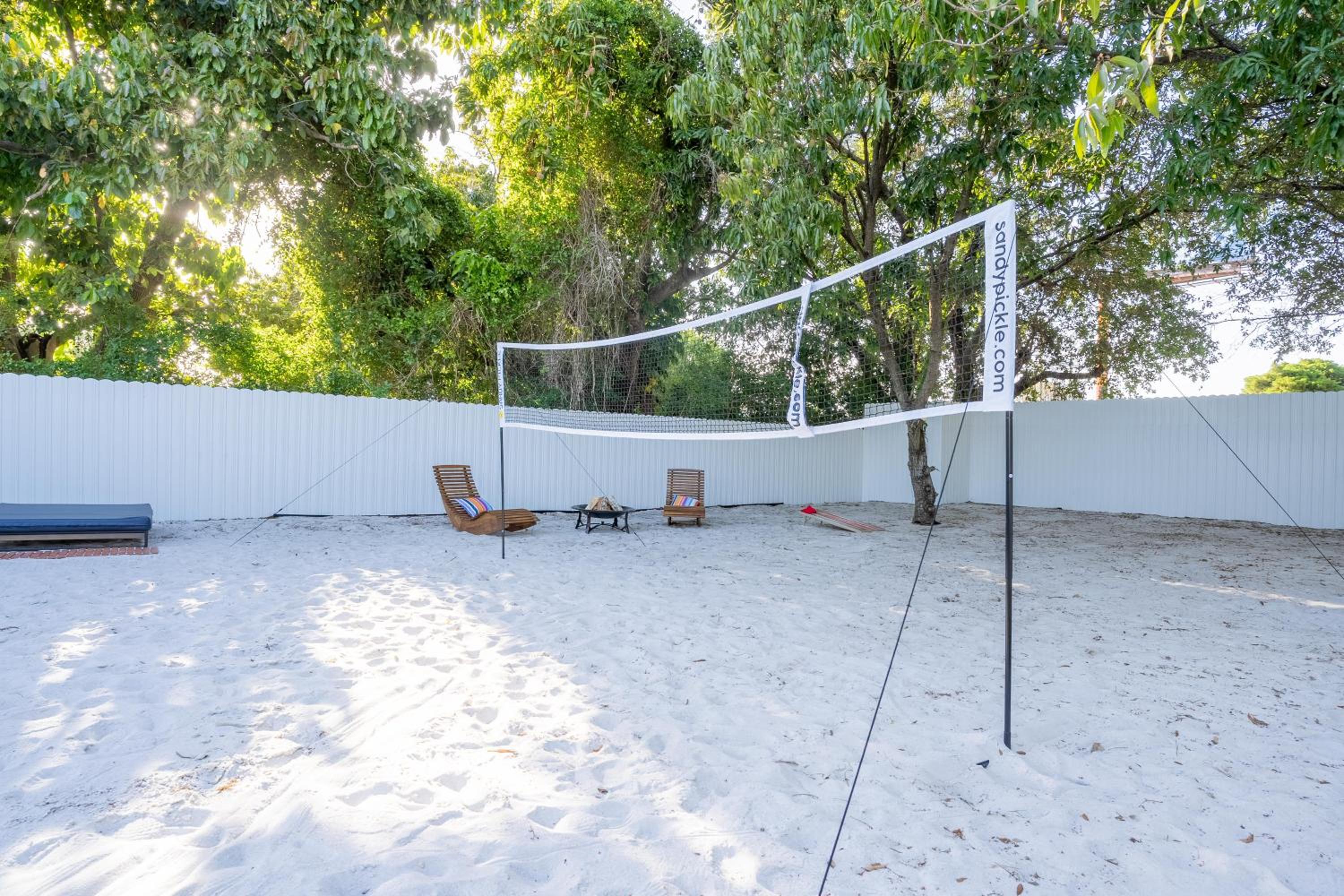 5BR HotTubPoolTableMiniGolf 7 min to Wynwood